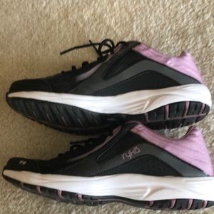 Ryka ladies’ size 7 running shoes